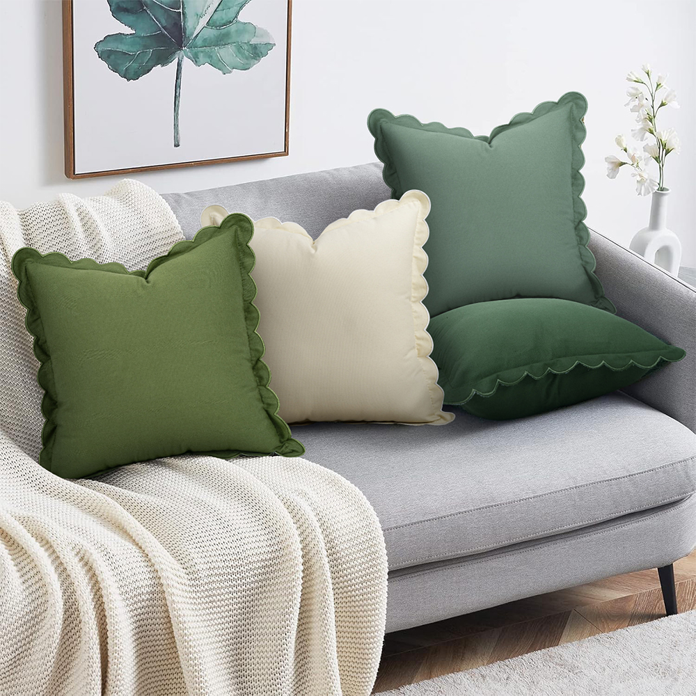 Scalloped pude deco pude